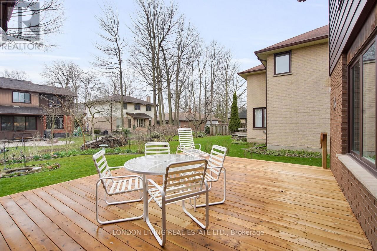 Photo 37 of 46 for 47 Deer Valley Crescent