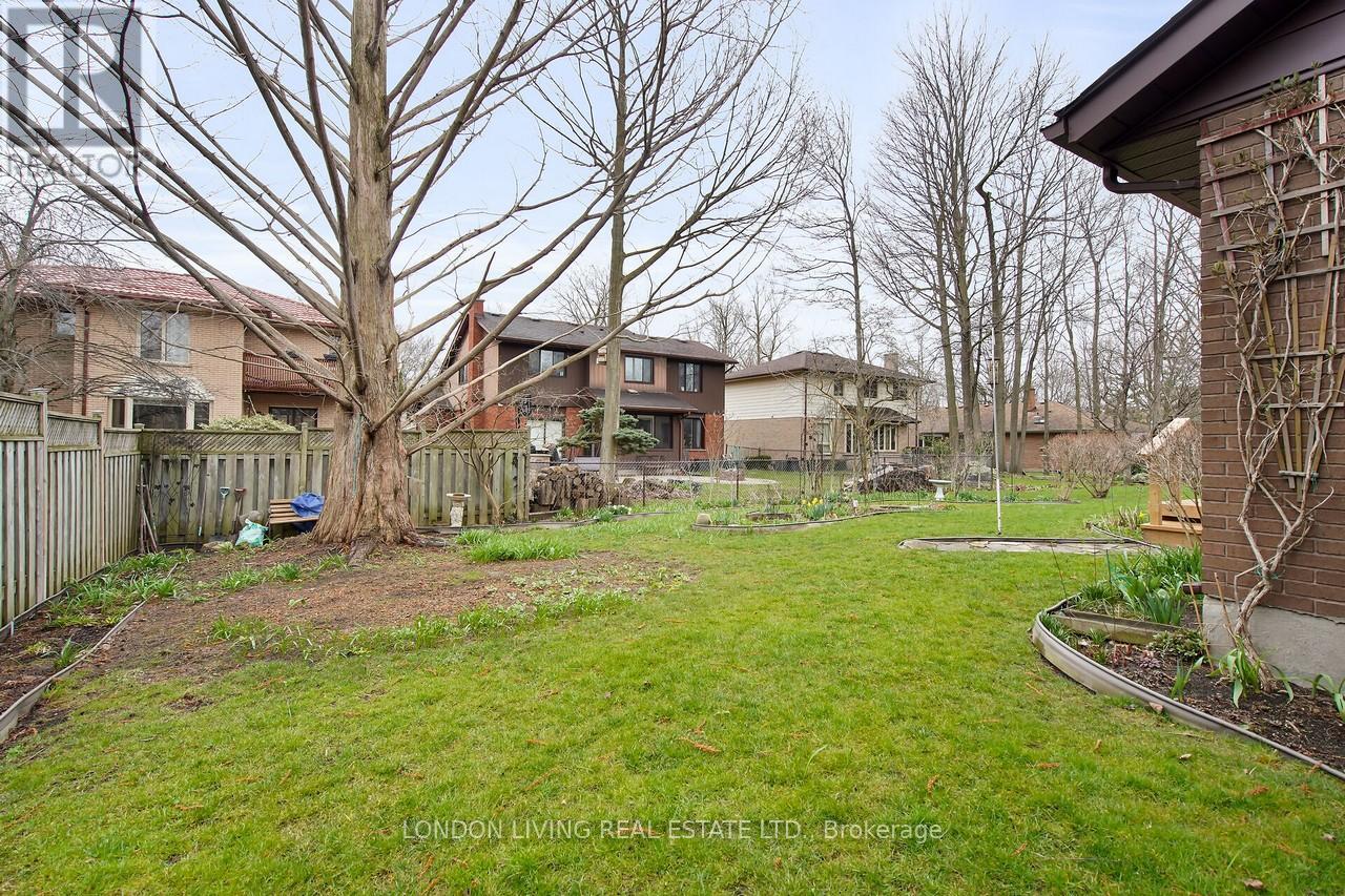 Photo 41 of 46 for 47 Deer Valley Crescent