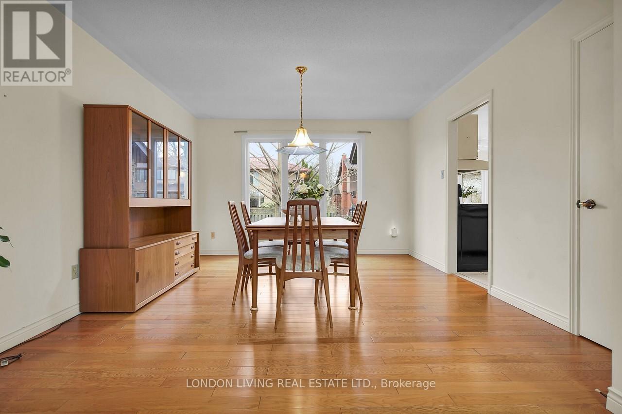 Photo 9 of 46 for 47 Deer Valley Crescent