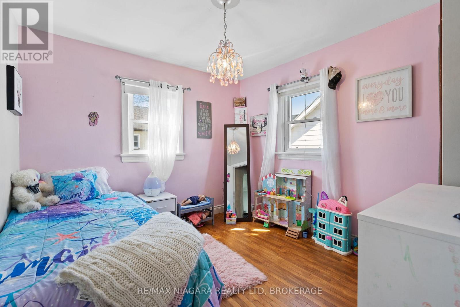 201 Knoll Street, Port Colborne (Main Street), Ontario  L3K 5B4 - Photo 8 - X12086143