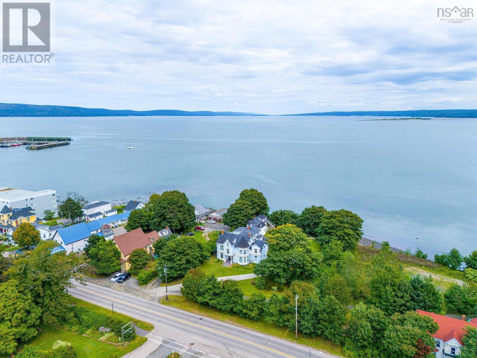 76 Montague Row, Digby, Nova Scotia  B0V 1A0 - Photo 2 - 202508012