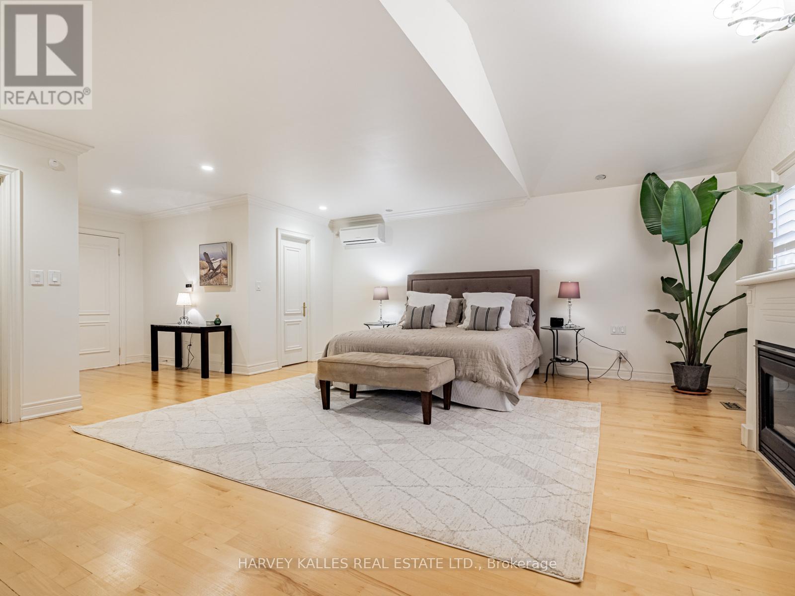 55 Viewmount Avenue, Toronto, Ontario  M6B 1T2 - Photo 24 - C12086012