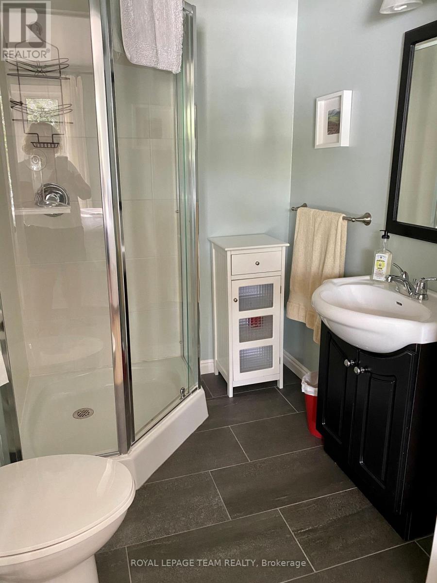 2087b Grindstone Lake Road N, Frontenac (Frontenac North), Ontario  K0H 2M0 - Photo 12 - X12084100