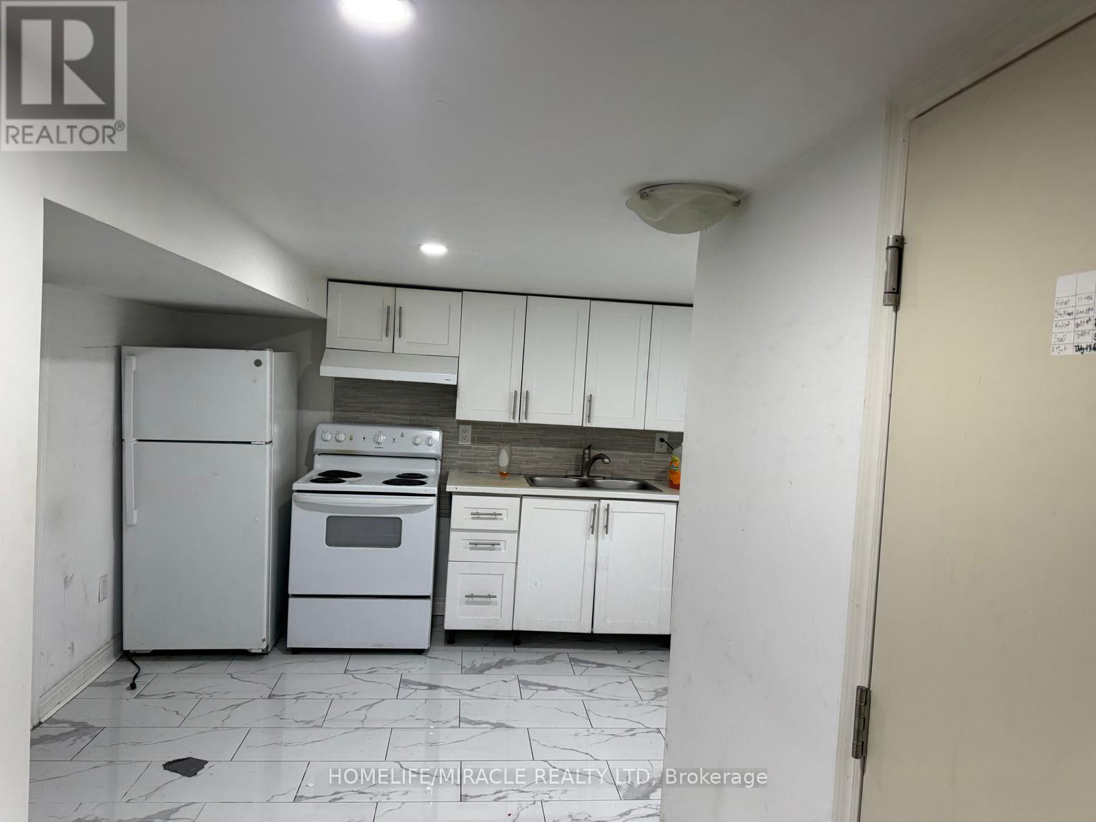 Bsmt - 18 Knightsbridge Road, Toronto, Ontario  M1L 2B2 - Photo 3 - E12022000