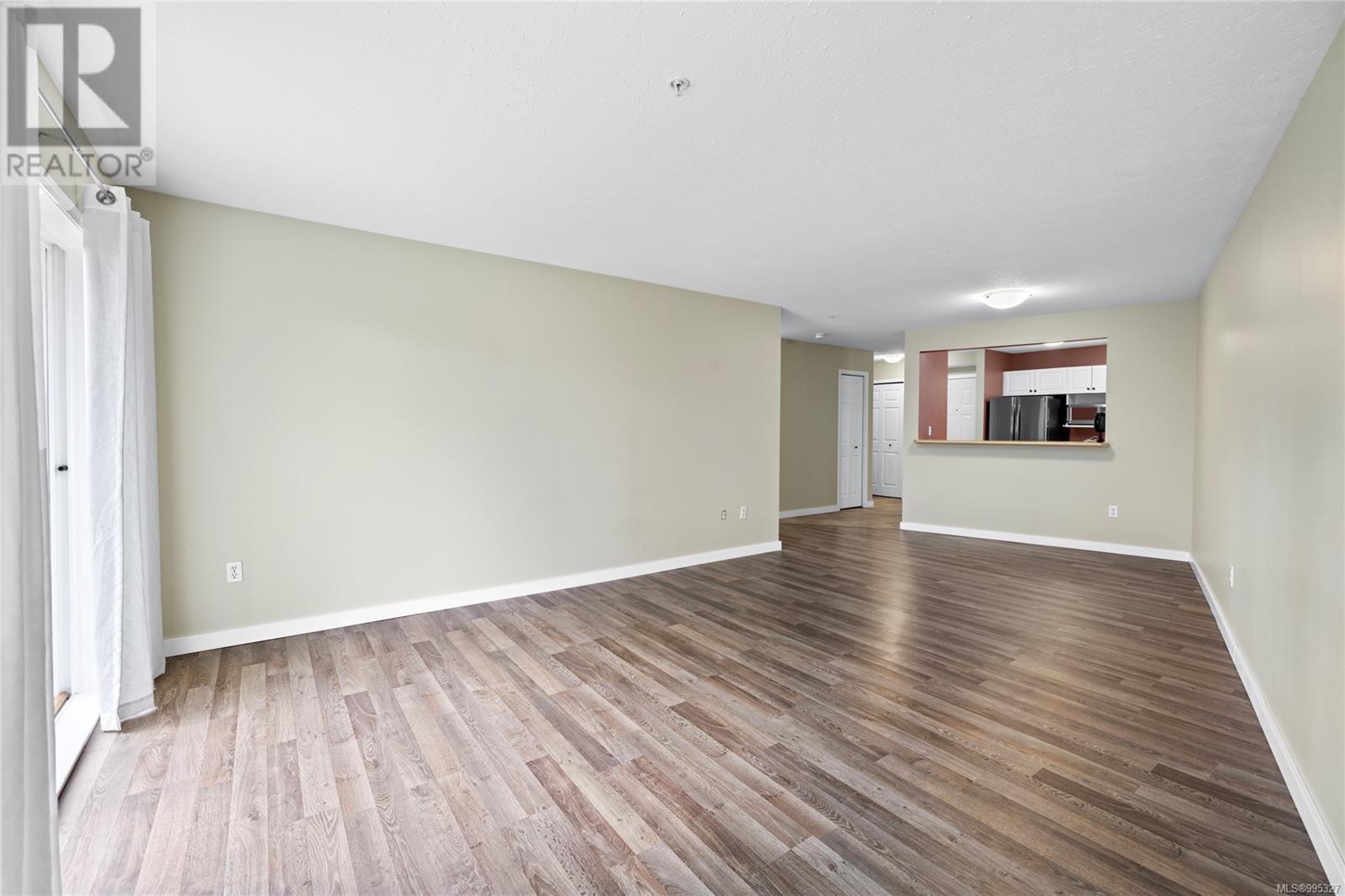 Property at 102 650 Prideaux St image 4
