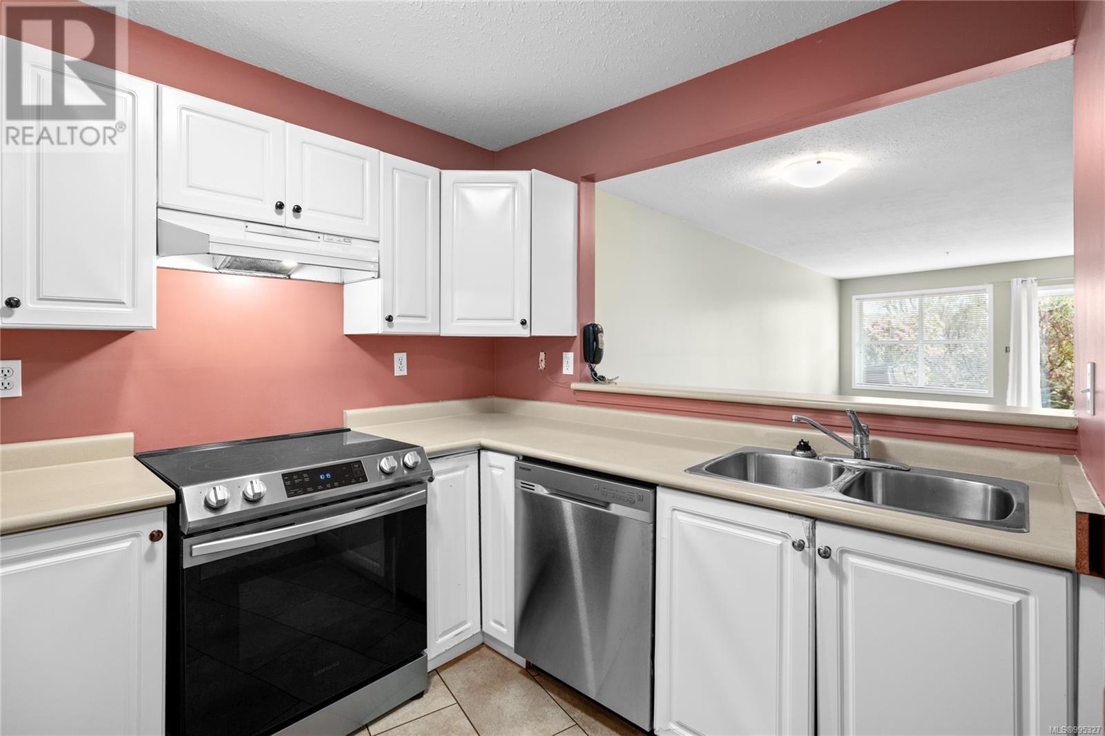 Property at 102 650 Prideaux St image 2