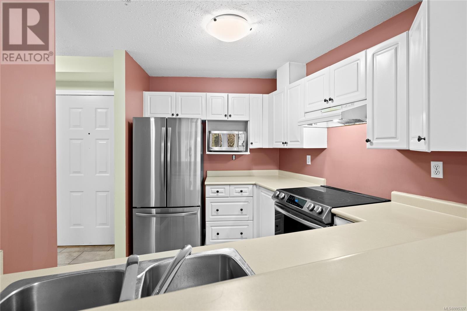 Property at 102 650 Prideaux St image 3
