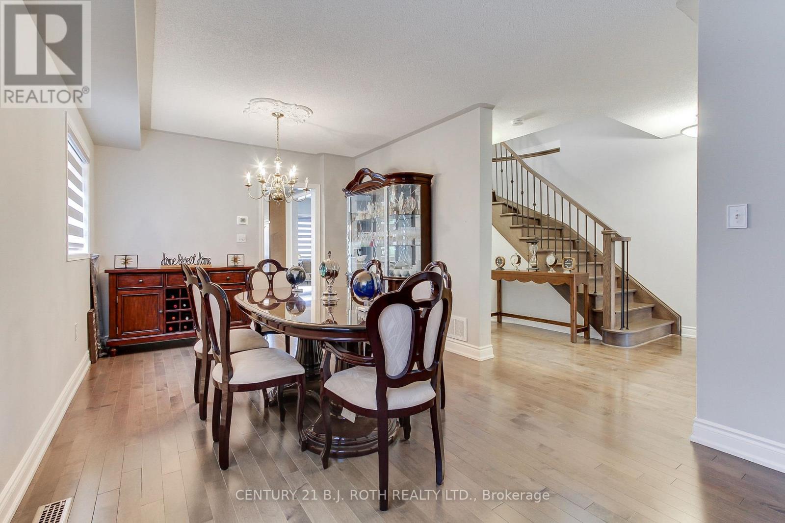 484 Menczel Crescent, Newmarket, Ontario  L3X 2P6 - Photo 8 - N12086174
