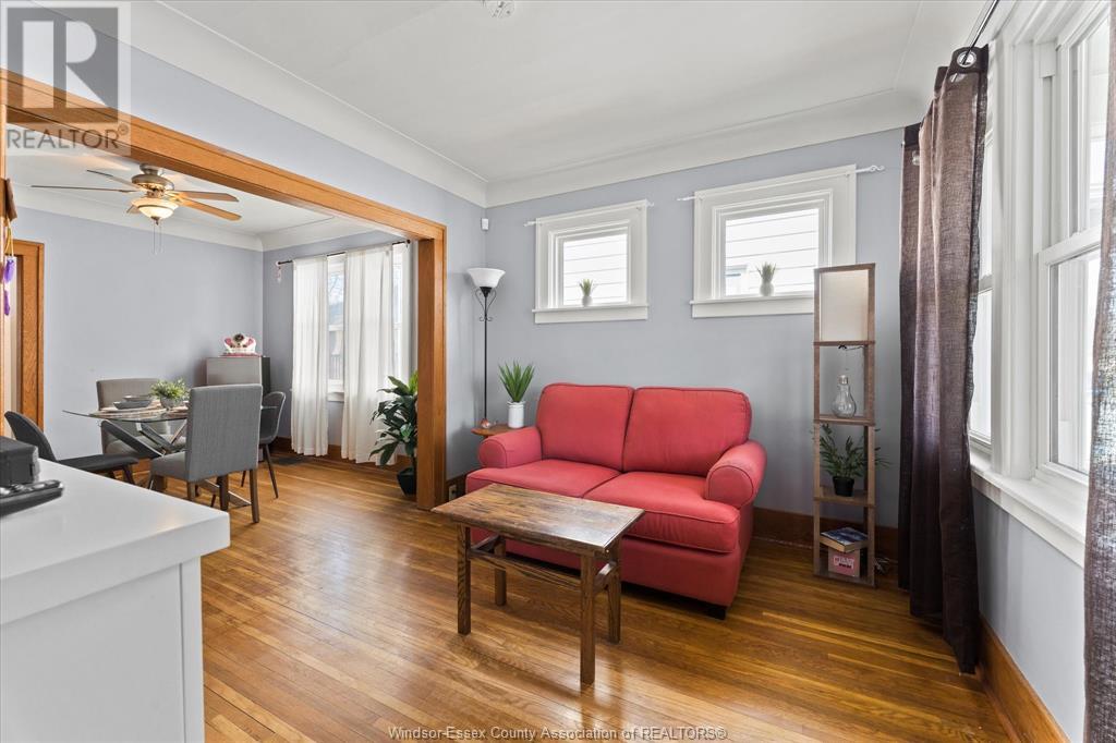 Property at 1673 CADILLAC image 3