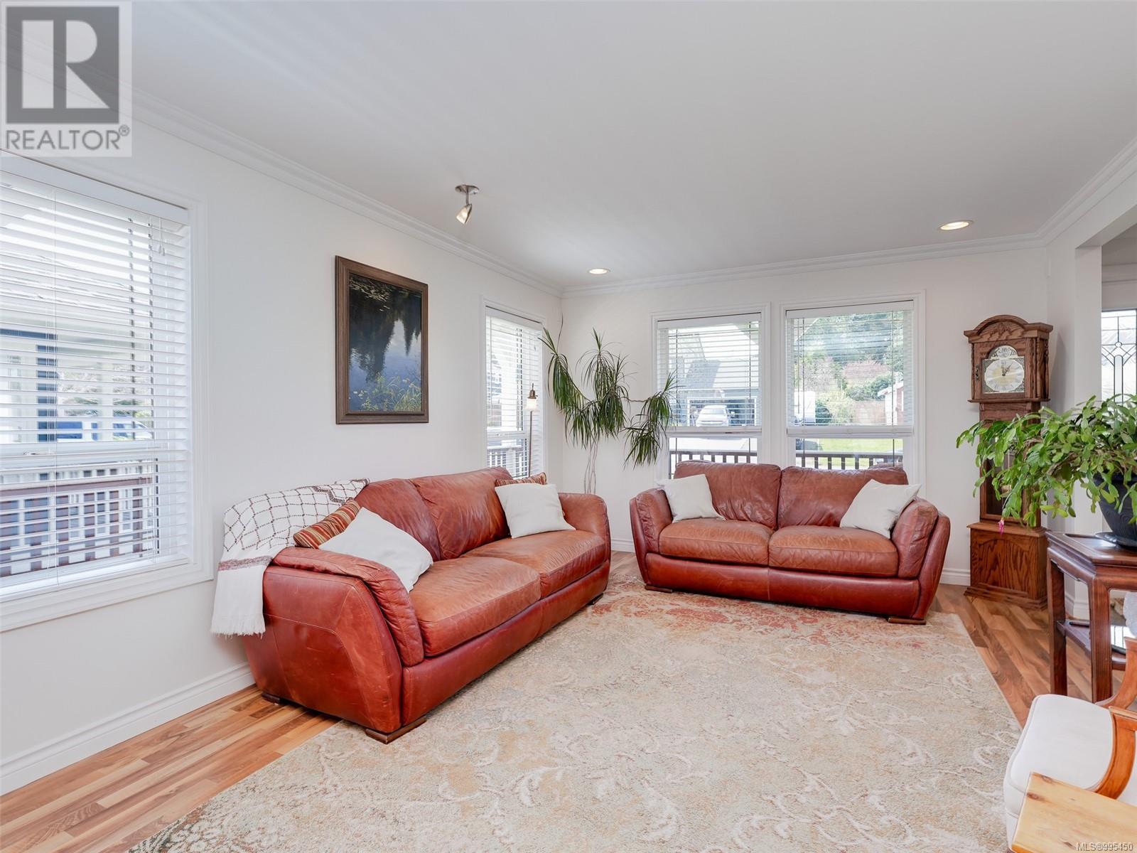 Property at 1672 Narissa Rd image 2