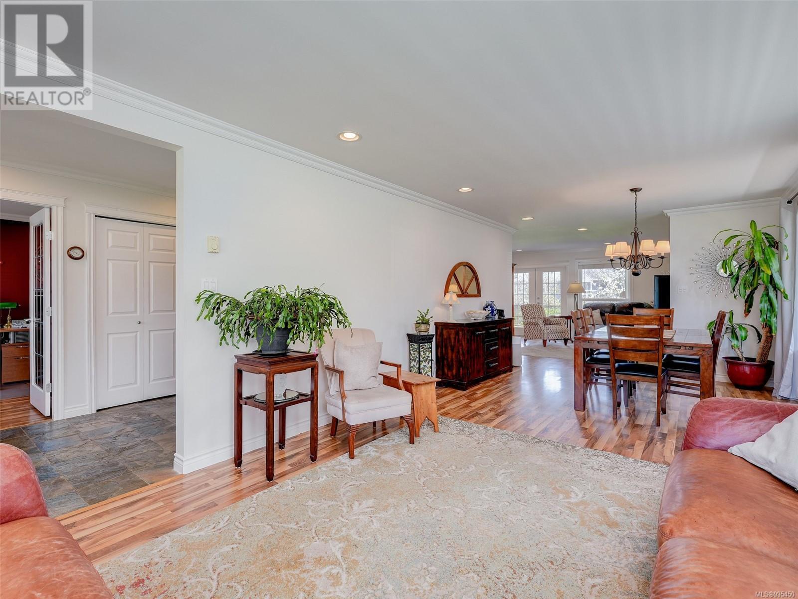 Property at 1672 Narissa Rd image 3
