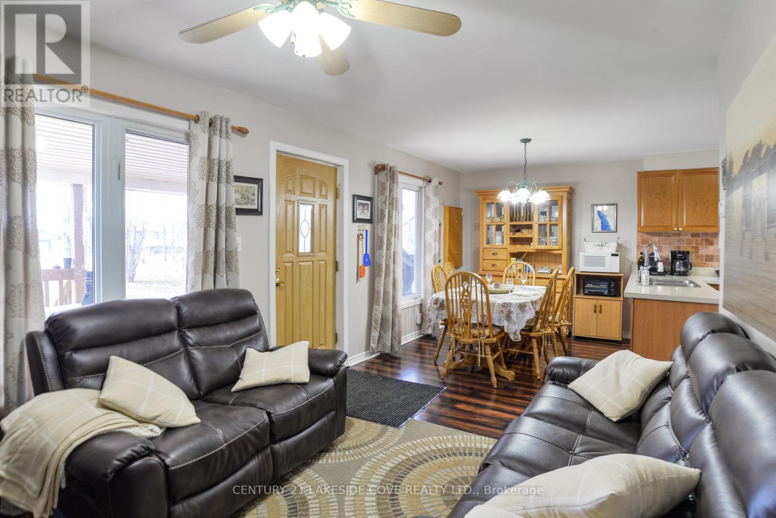 2597 Lakeshore Drive, Ramara, Ontario  L0K 1B0 - Photo 11 - S12086190