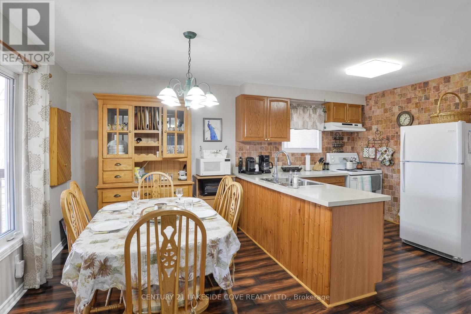 2597 Lakeshore Drive, Ramara, Ontario  L0K 1B0 - Photo 12 - S12086190