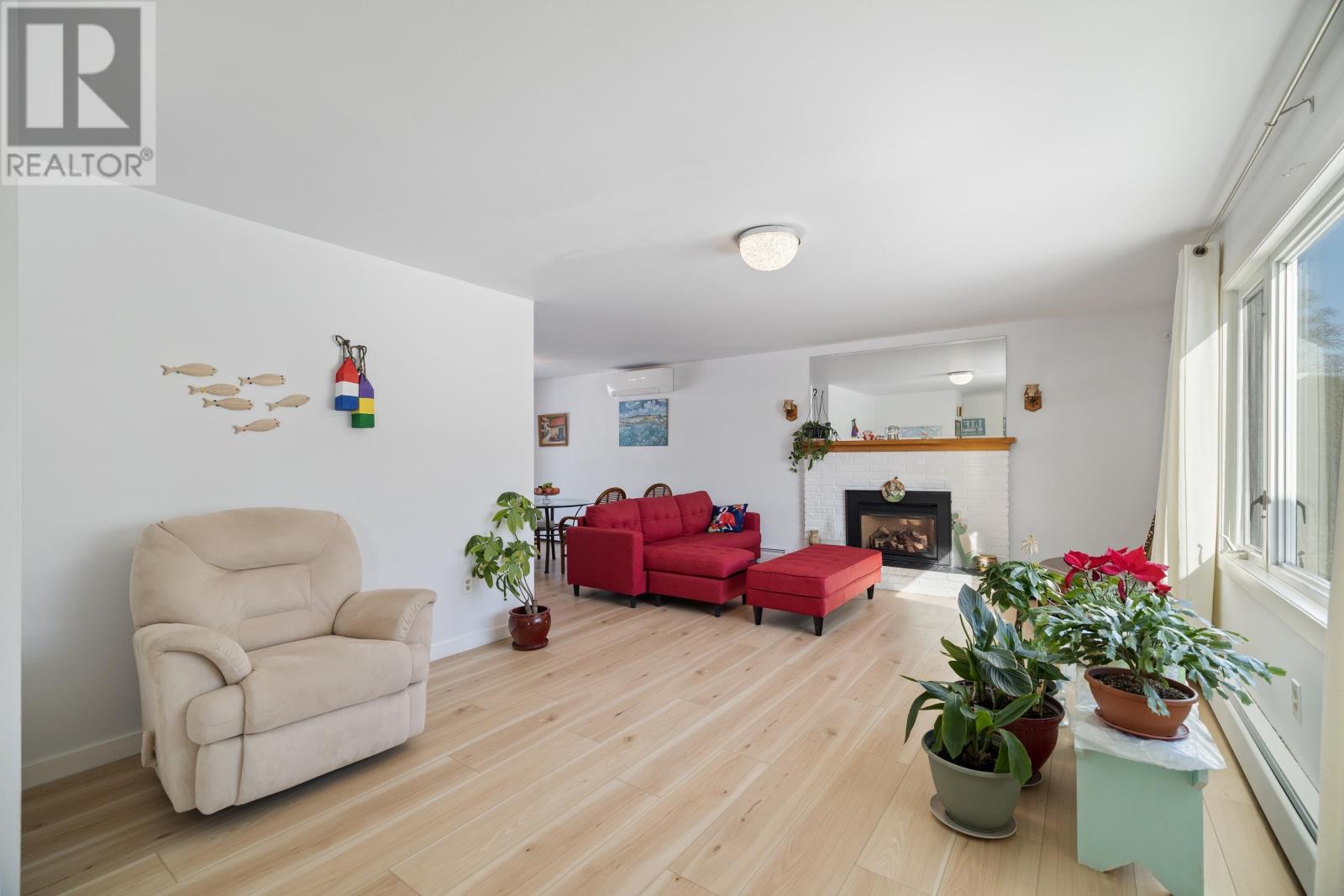 Property at 23 Woodbine St image 5