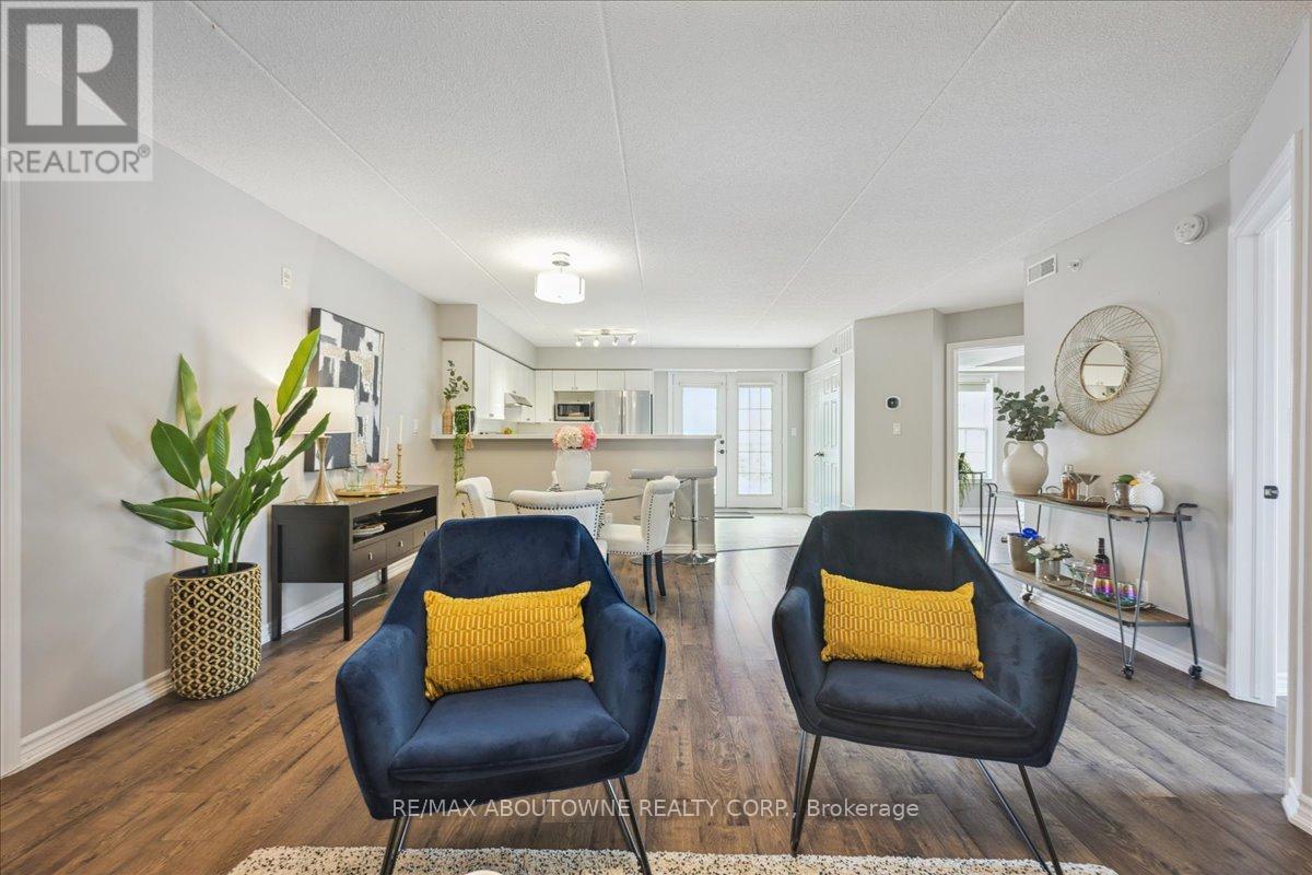 201 - 1460 Bishops Gate, Oakville, Ontario  L6M 4N5 - Photo 10 - W12086139
