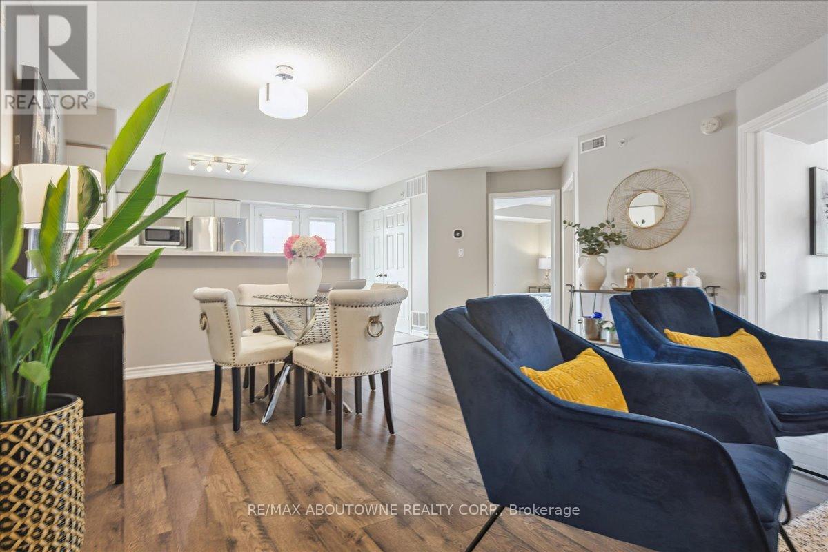 201 - 1460 Bishops Gate, Oakville, Ontario  L6M 4N5 - Photo 11 - W12086139