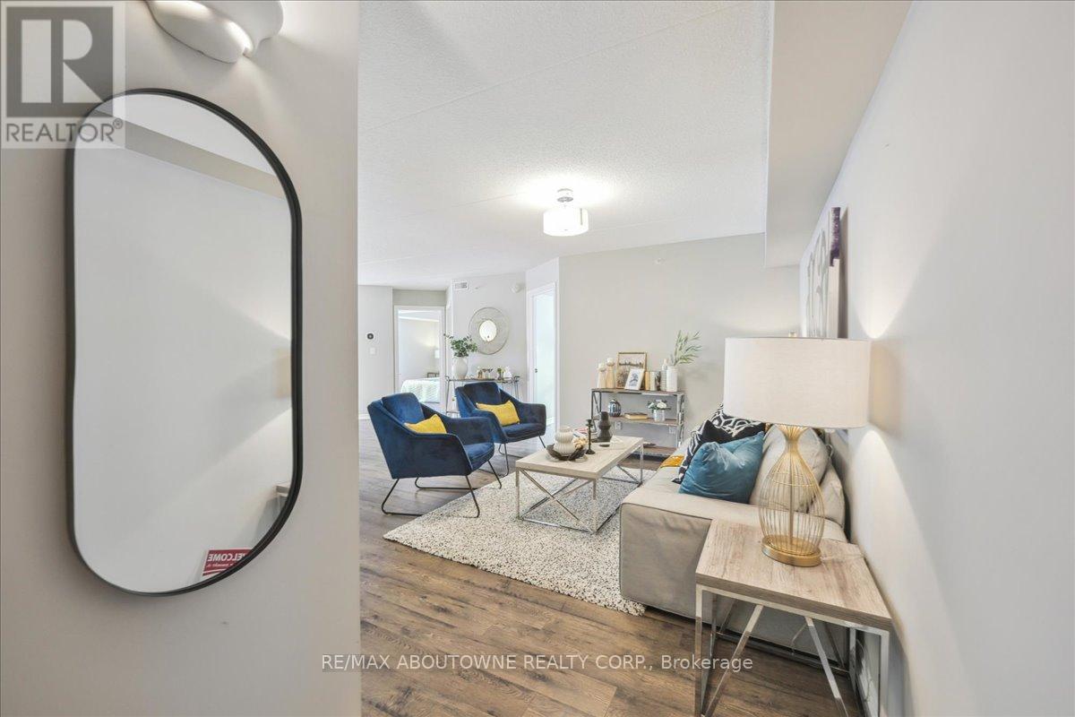 201 - 1460 Bishops Gate, Oakville, Ontario  L6M 4N5 - Photo 12 - W12086139