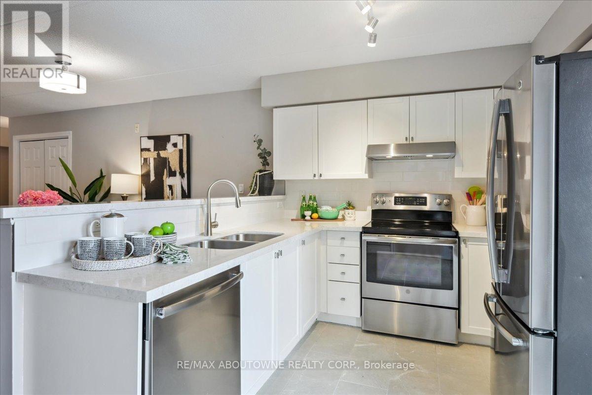 201 - 1460 Bishops Gate, Oakville, Ontario  L6M 4N5 - Photo 15 - W12086139