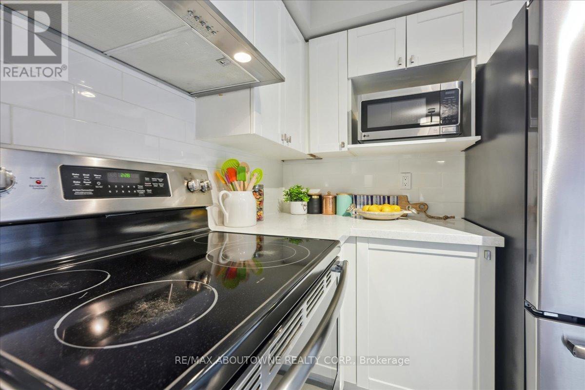 201 - 1460 Bishops Gate, Oakville, Ontario  L6M 4N5 - Photo 17 - W12086139