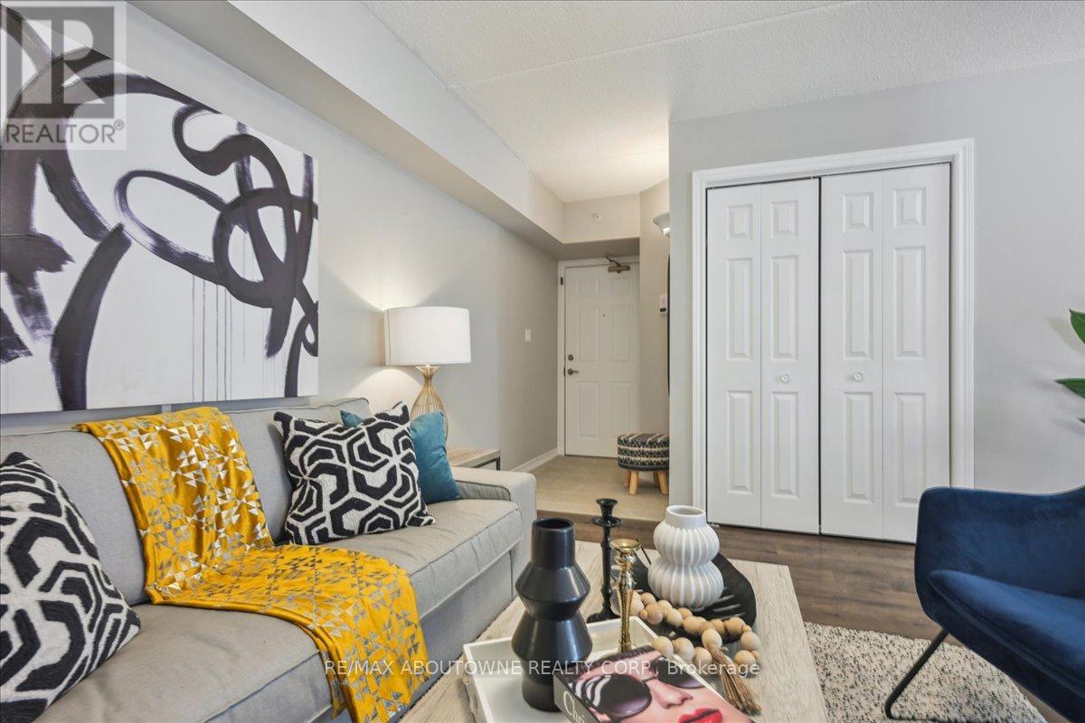 201 - 1460 Bishops Gate, Oakville, Ontario  L6M 4N5 - Photo 2 - W12086139