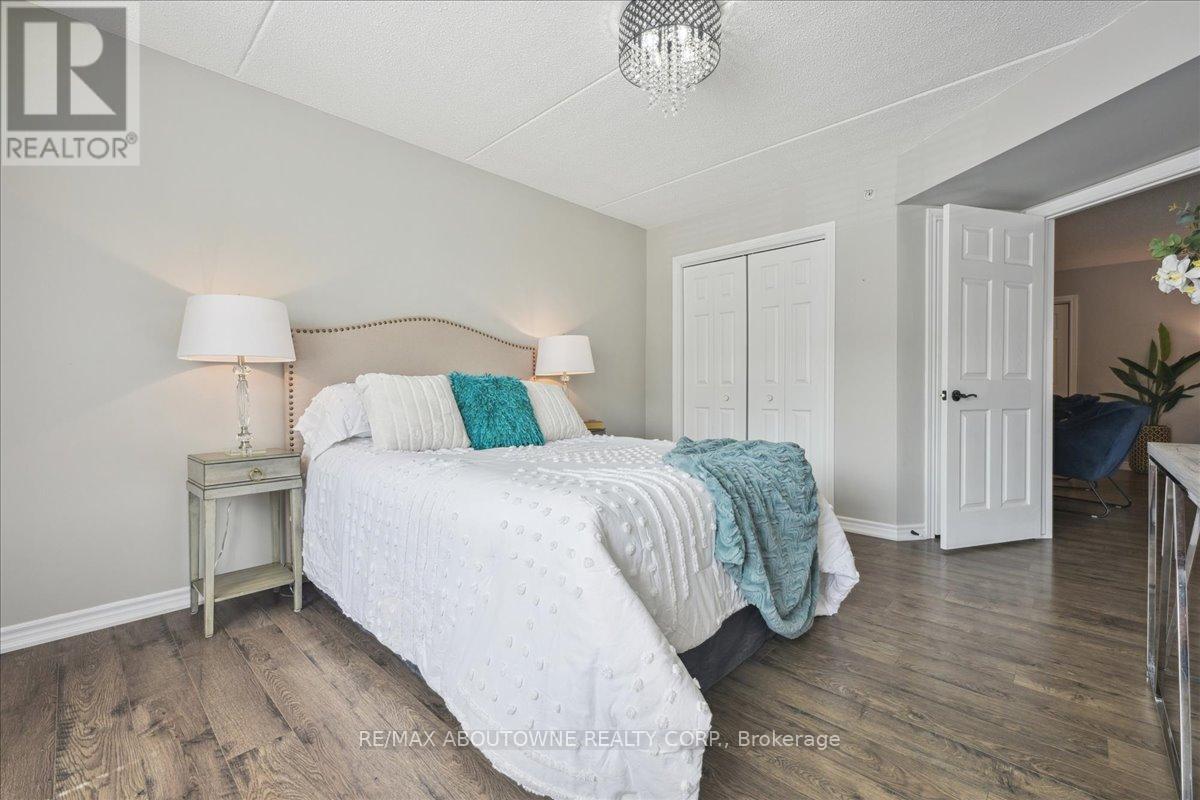 201 - 1460 Bishops Gate, Oakville, Ontario  L6M 4N5 - Photo 23 - W12086139