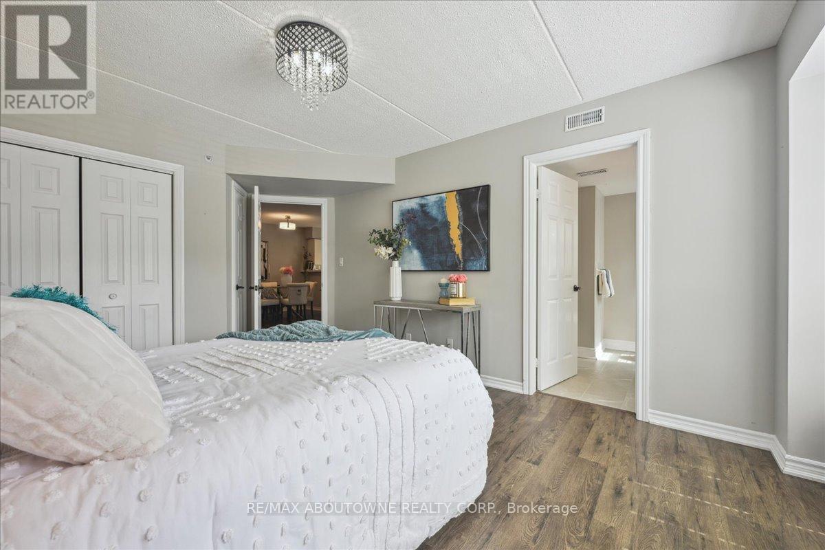 201 - 1460 Bishops Gate, Oakville, Ontario  L6M 4N5 - Photo 25 - W12086139