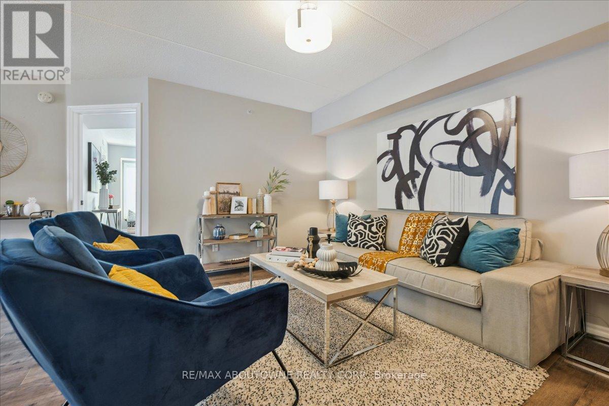201 - 1460 Bishops Gate, Oakville, Ontario  L6M 4N5 - Photo 3 - W12086139