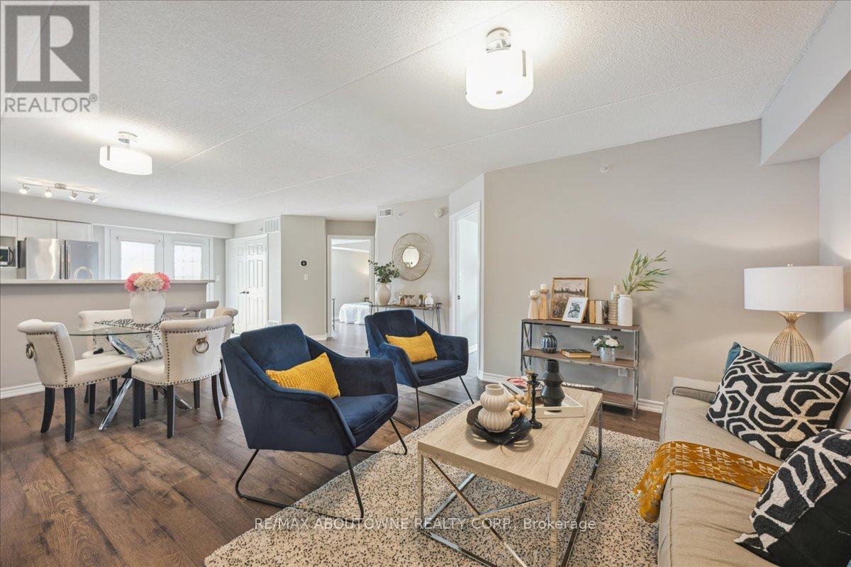 201 - 1460 Bishops Gate, Oakville, Ontario  L6M 4N5 - Photo 4 - W12086139