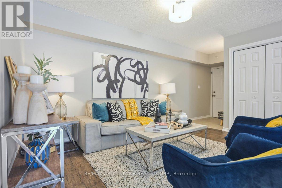 201 - 1460 Bishops Gate, Oakville, Ontario  L6M 4N5 - Photo 5 - W12086139