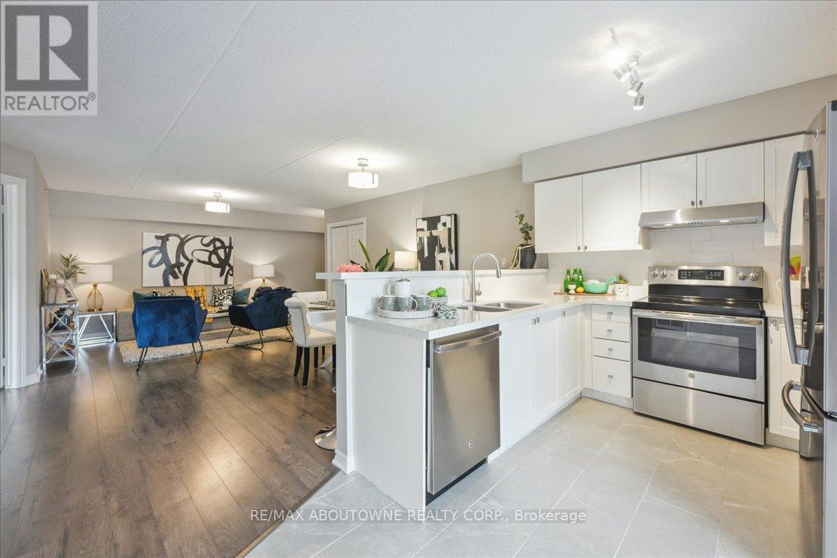 201 - 1460 Bishops Gate, Oakville, Ontario  L6M 4N5 - Photo 7 - W12086139