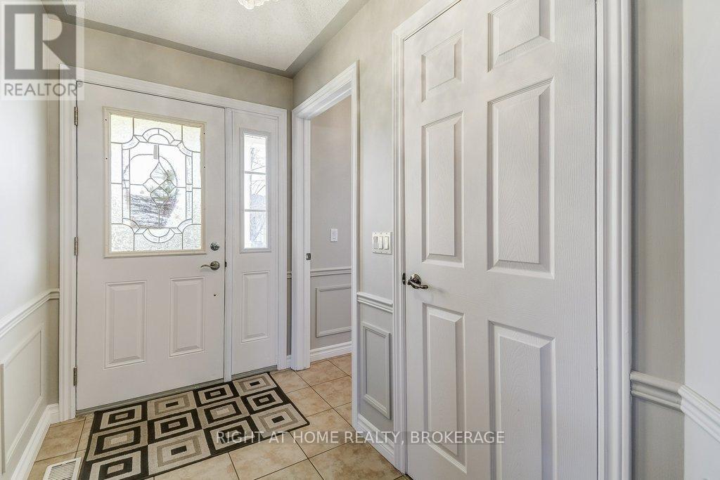 156 Gracehill Crescent, Hamilton, Ontario  L8B 1A5 - Photo 4 - X12086170