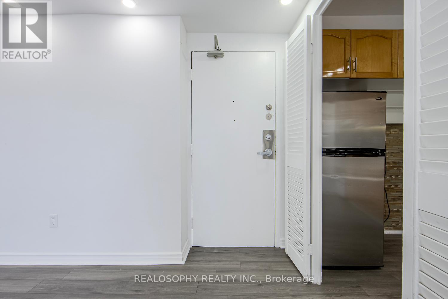 1514 - 5 Massey Square, Toronto, Ontario  M4C 5L6 - Photo 3 - E12062837