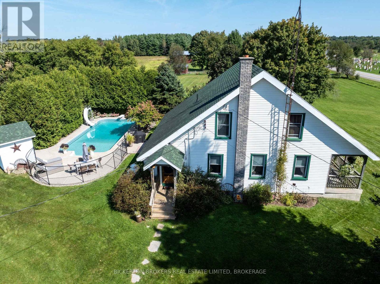 766 COUNTY RD 2 ROAD, front of leeds & seeleys bay, Ontario