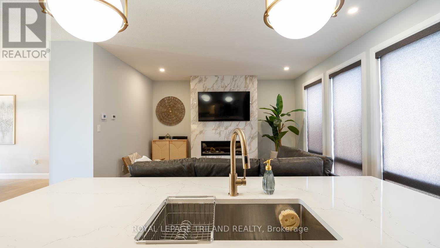 132 Aspen Circle, Thames Centre, Ontario  N0M 2P0 - Photo 15 - X12086275
