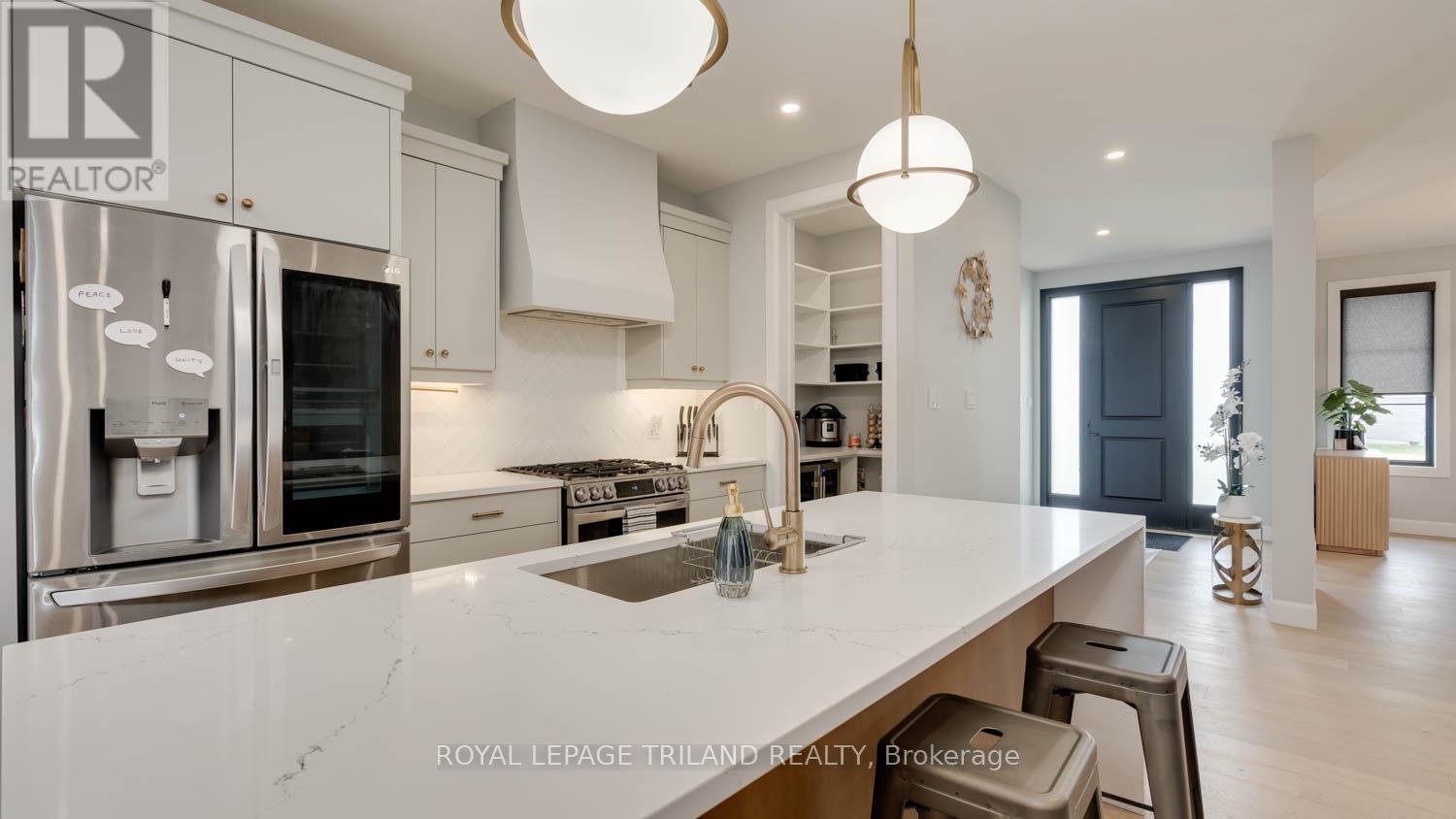 132 Aspen Circle, Thames Centre, Ontario  N0M 2P0 - Photo 16 - X12086275