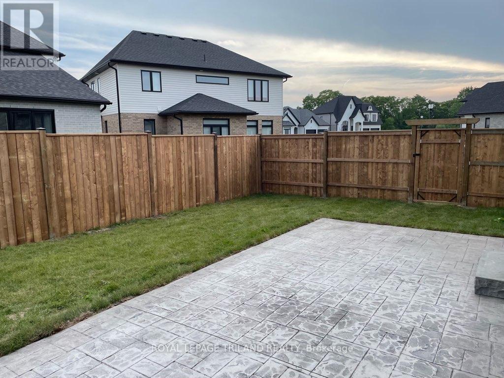 132 Aspen Circle, Thames Centre, Ontario  N0M 2P0 - Photo 41 - X12086275