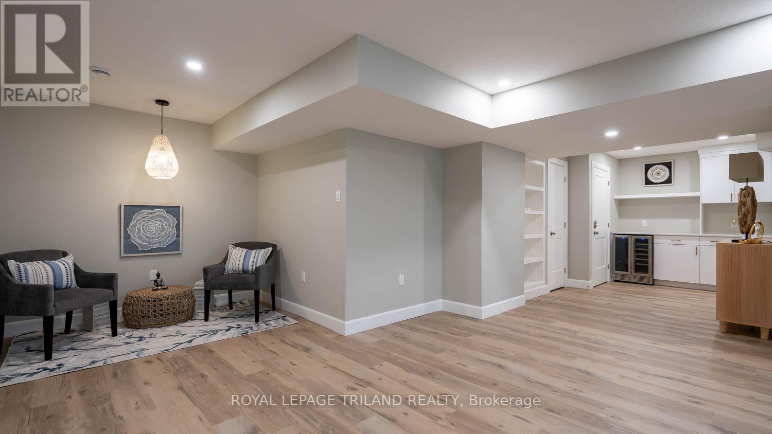 132 Aspen Circle, Thames Centre, Ontario  N0M 2P0 - Photo 7 - X12086275