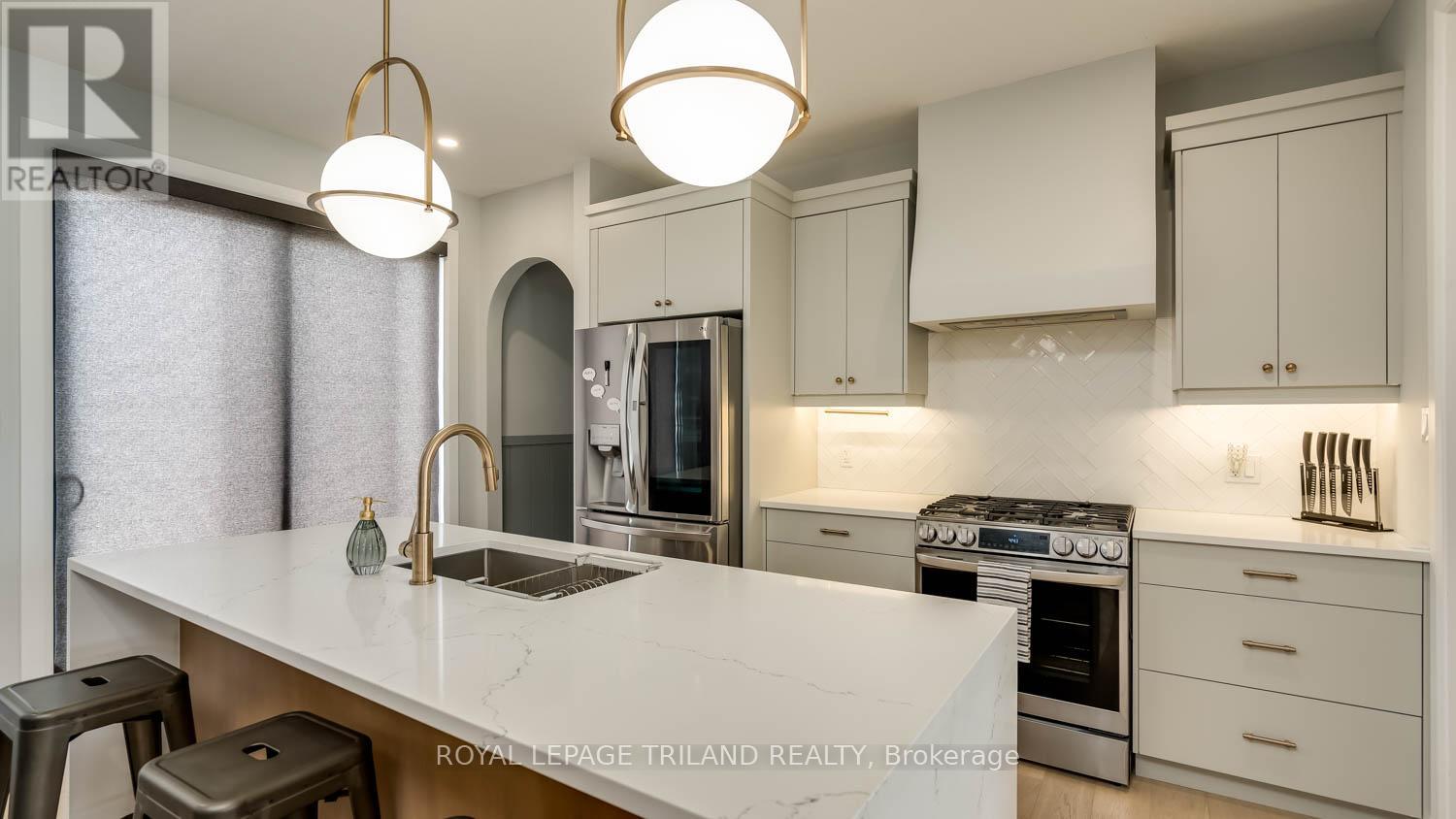 132 Aspen Circle, Thames Centre, Ontario  N0M 2P0 - Photo 8 - X12086275