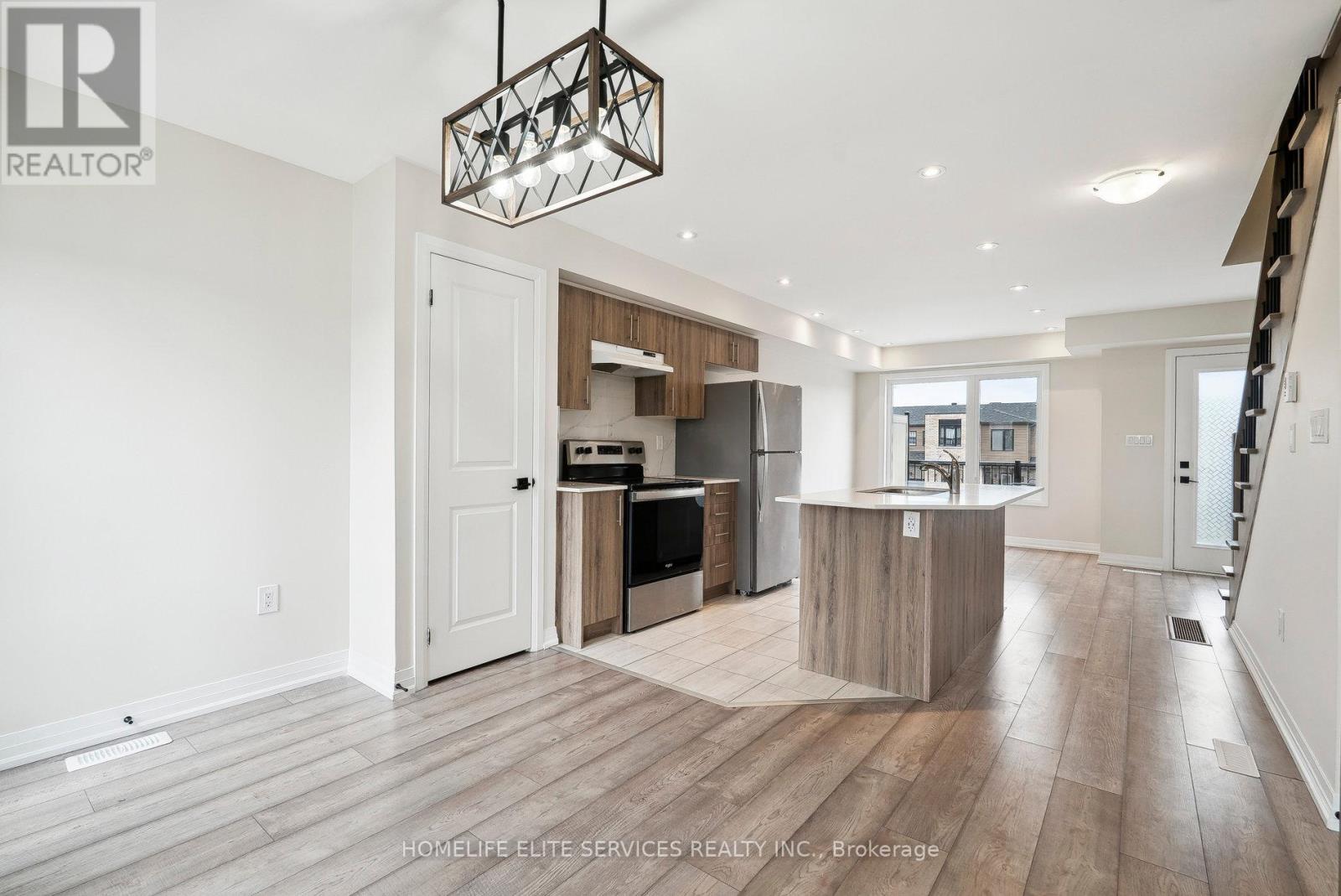 57 Fairlane Avenue, Barrie, Ontario  L9J 0N1 - Photo 12 - S12079409