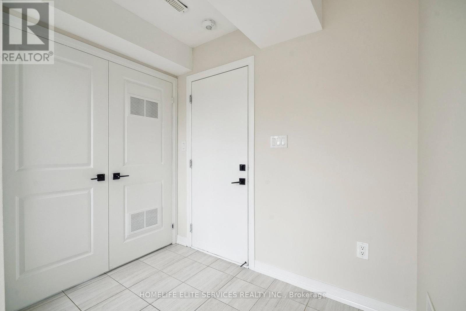57 Fairlane Avenue, Barrie, Ontario  L9J 0N1 - Photo 7 - S12079409