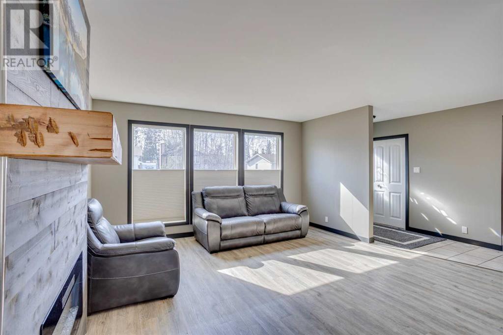 241 Ermine Crescent, Fort Mcmurray, Alberta  T9H 4M7 - Photo 8 - A2211977