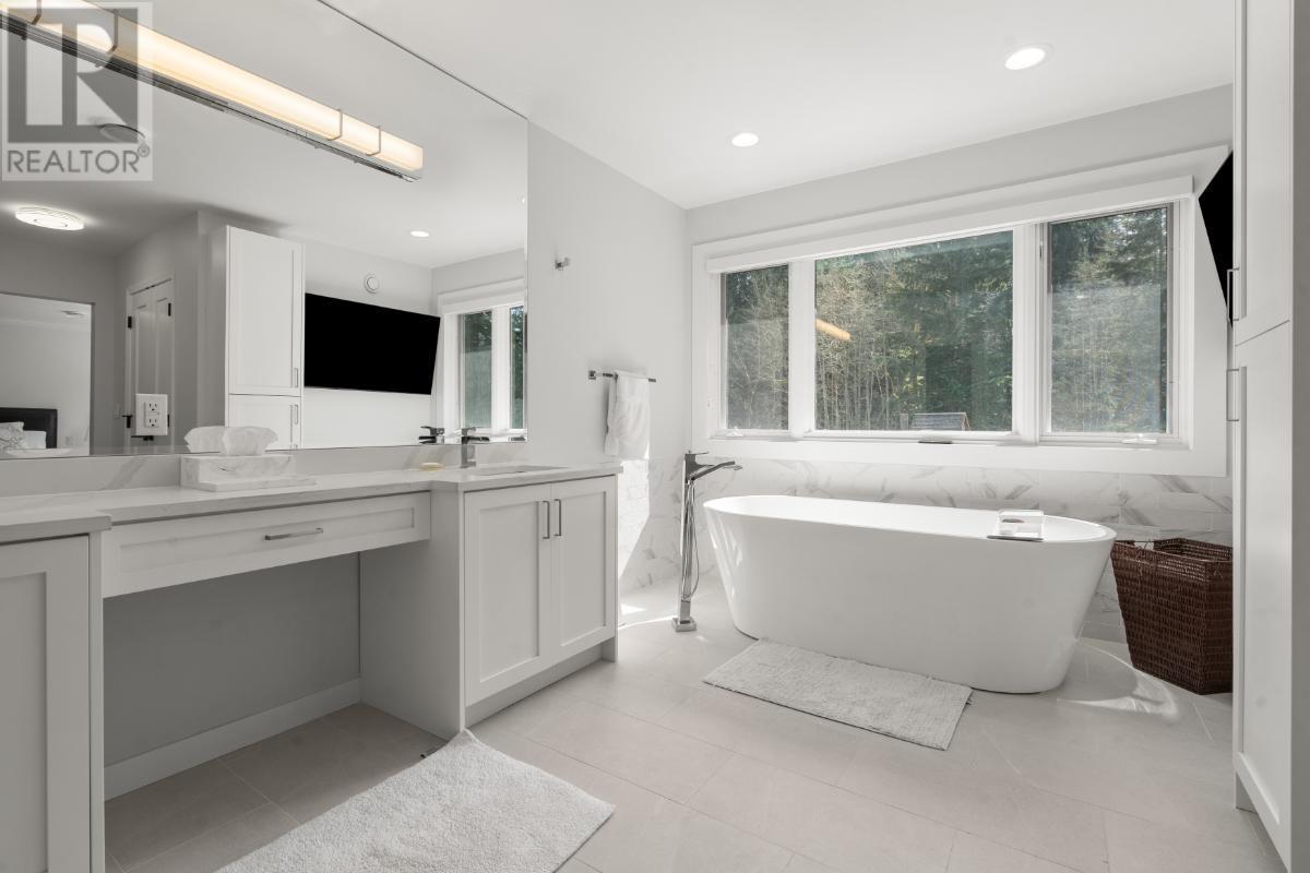 120 Strong Road, Anmore, British Columbia  V3H 5E9 - Photo 17 - R2988047