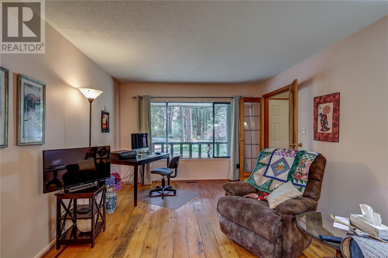 Property at 4005 Stonewall Dr image 2