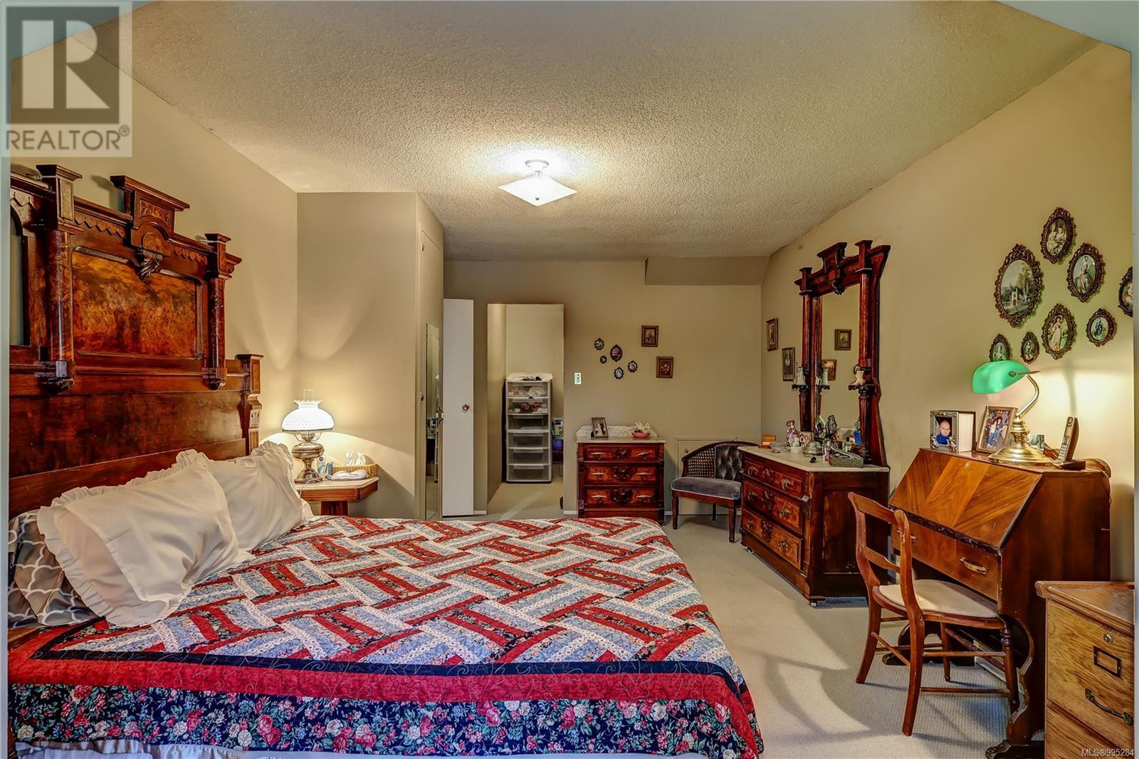 Property at 4005 Stonewall Dr image 5