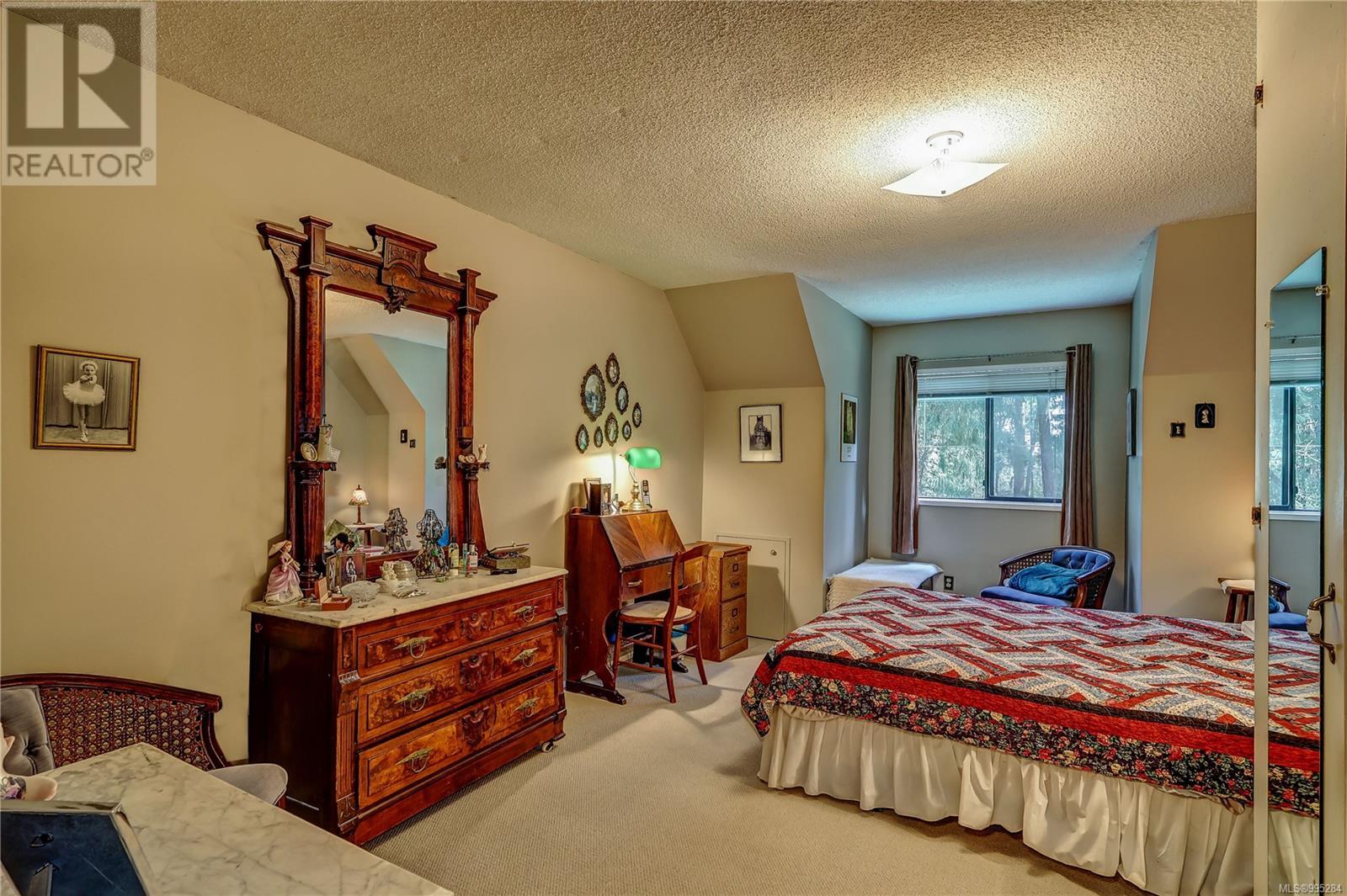 Property at 4005 Stonewall Dr image 4