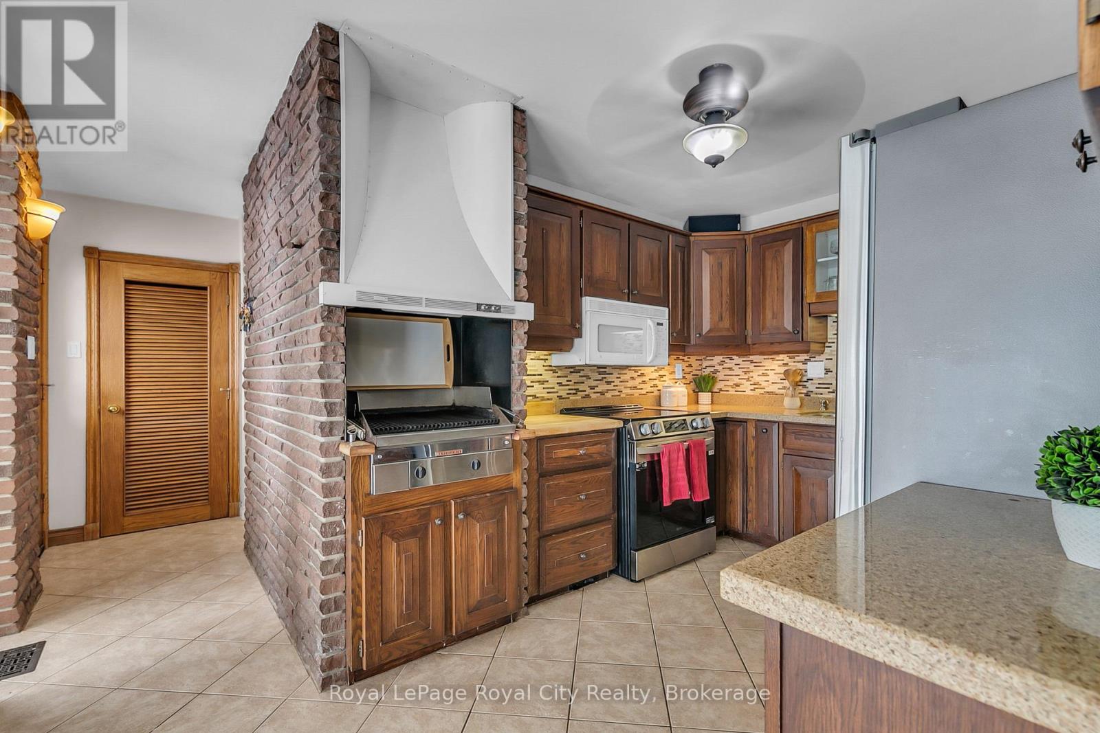 24 Skyway Drive, Guelph/eramosa, Ontario  N1H 6H8 - Photo 16 - X12086265