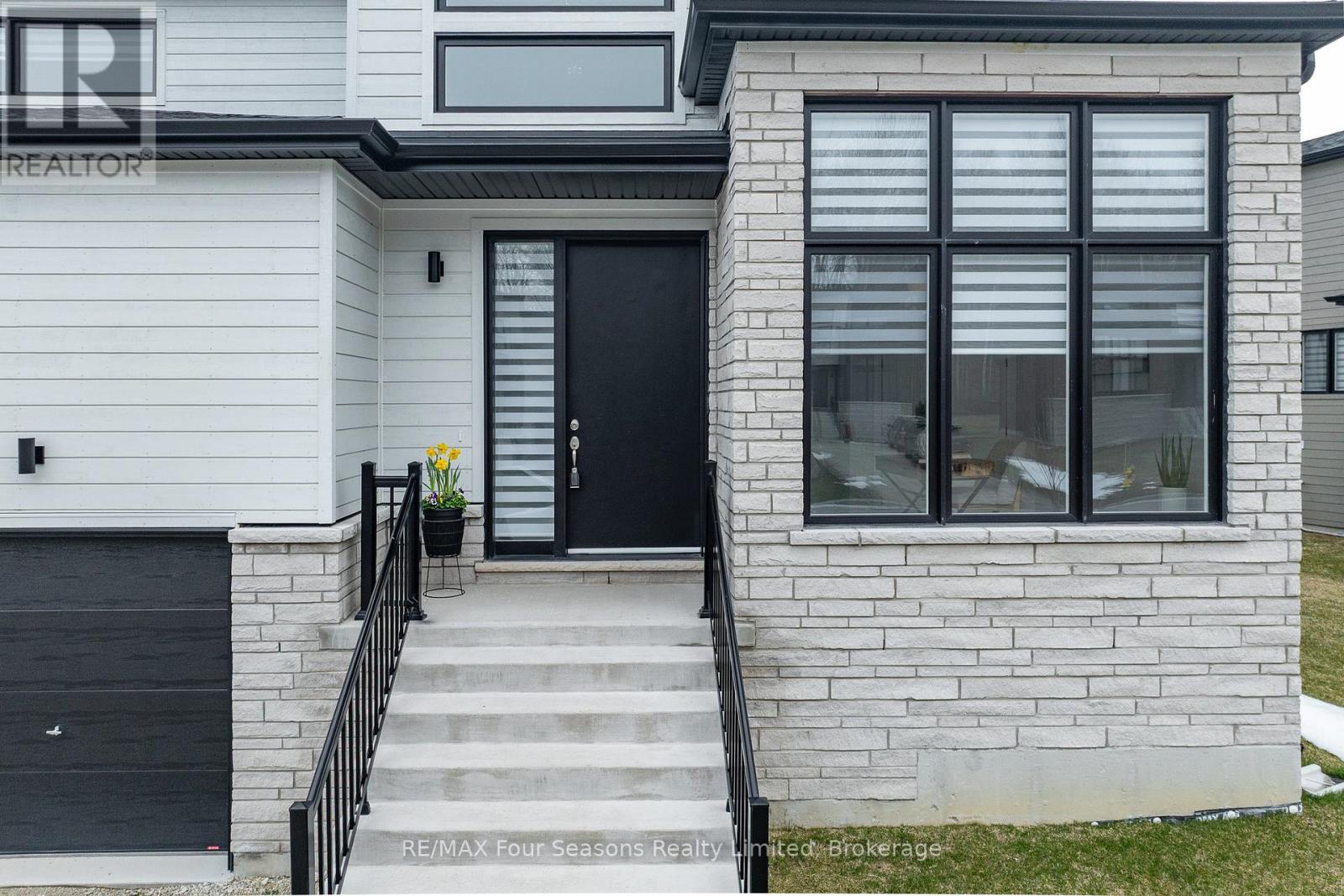 95 Goldie Court, Blue Mountains, Ontario  N0H 1J0 - Photo 33 - X12086272