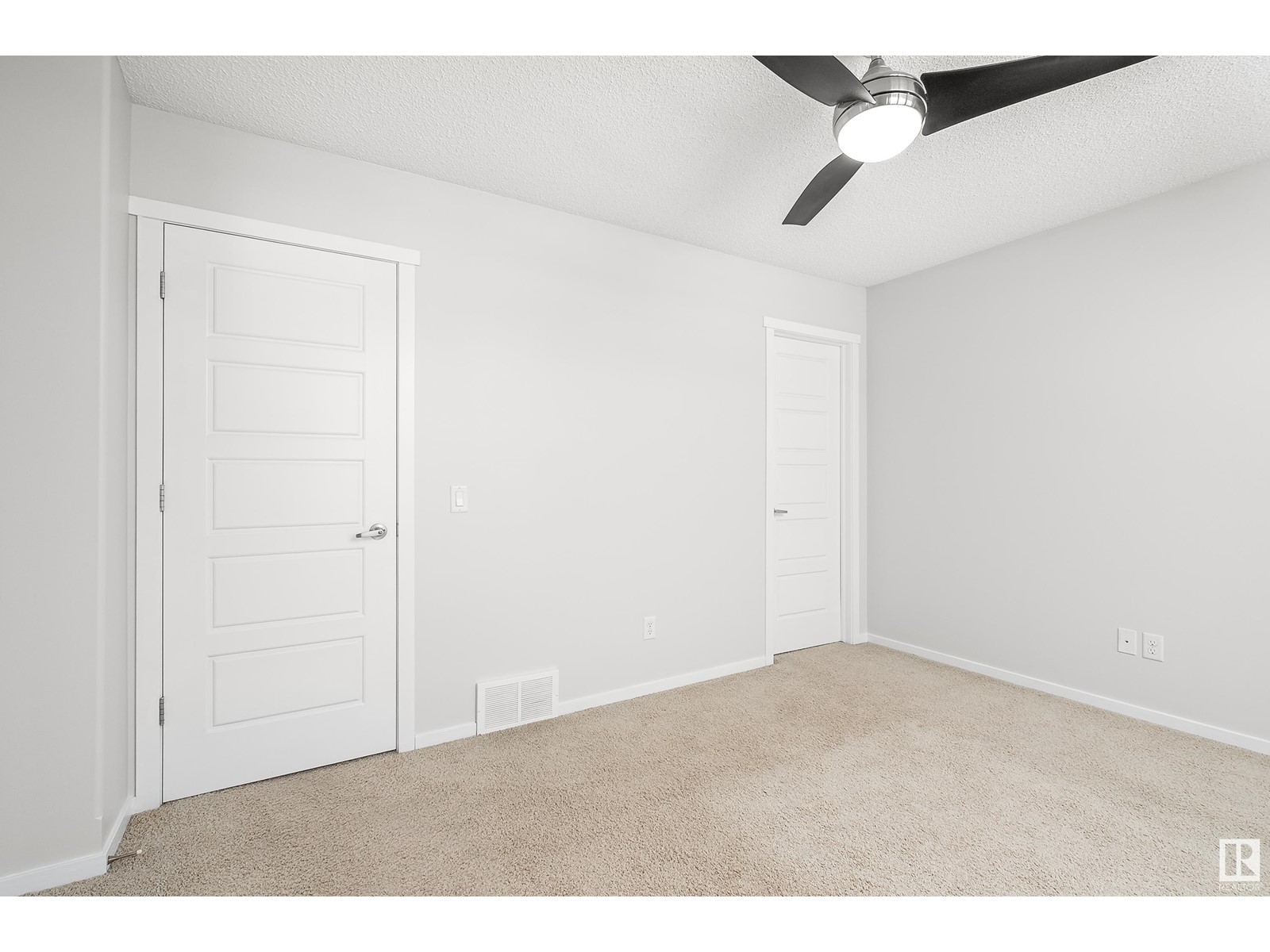Property at 2019 32 ST NW image 2