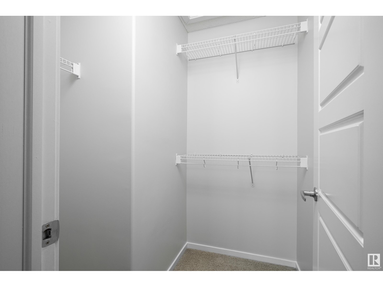 Property at 2019 32 ST NW image 4