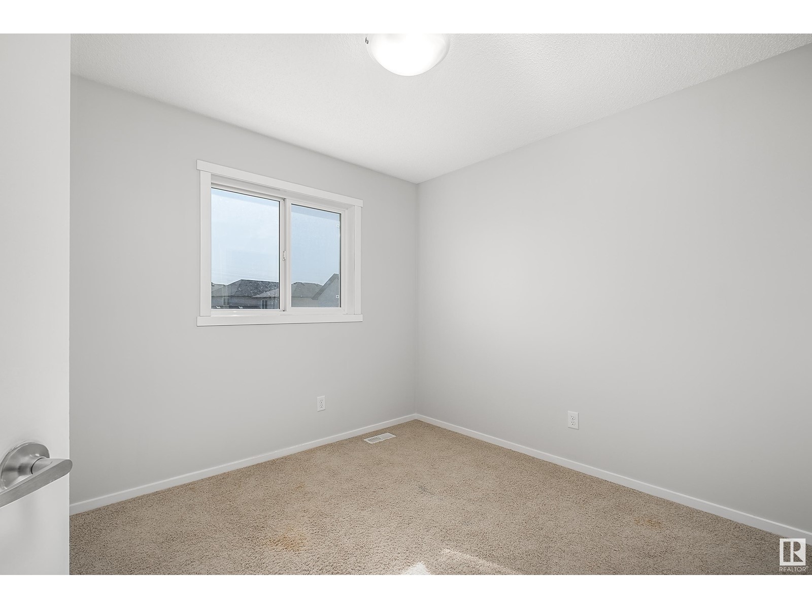 Property at 2019 32 ST NW image 5
